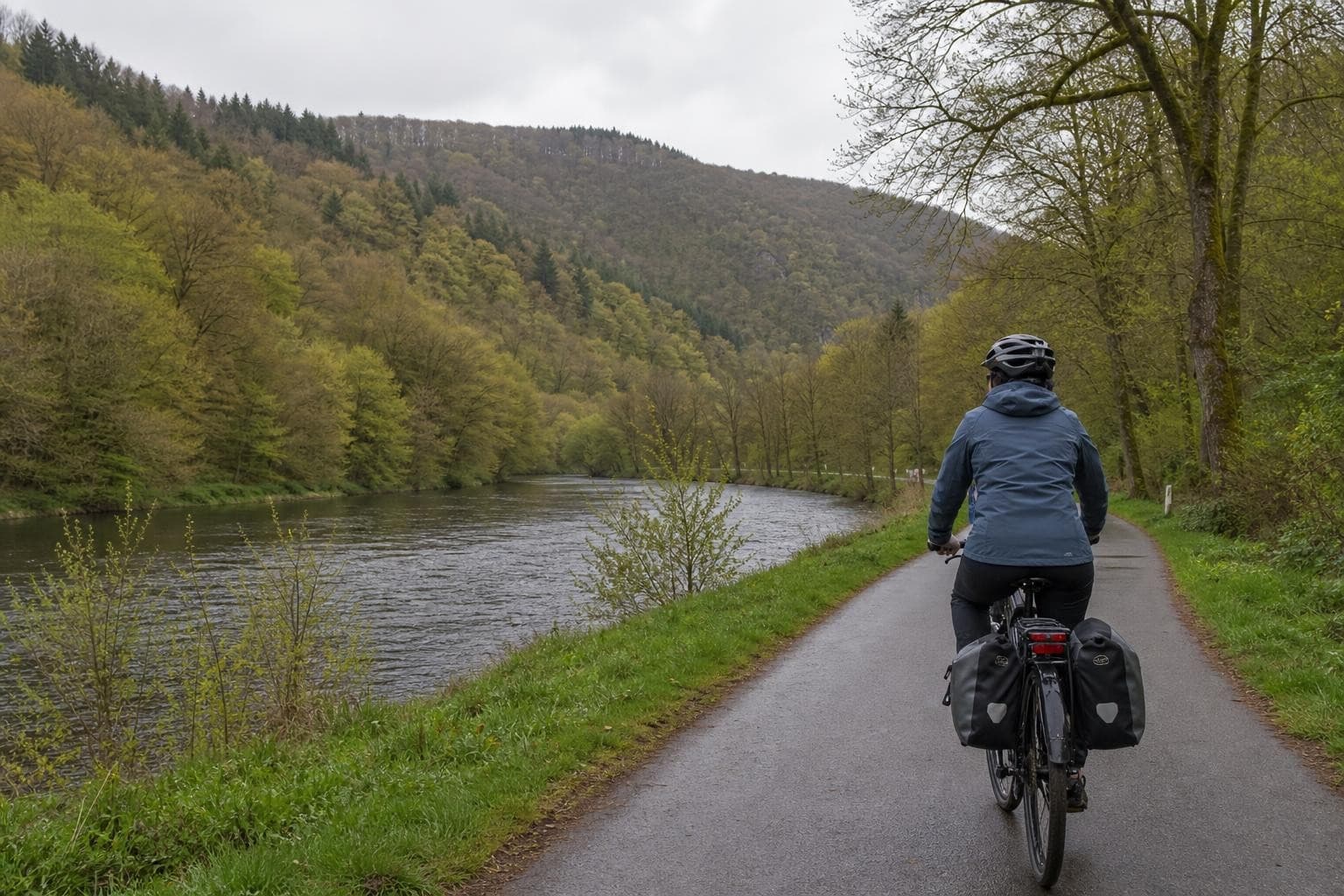 Von der Lahnquelle zur Rheinmündung – 252 km Flussradweg